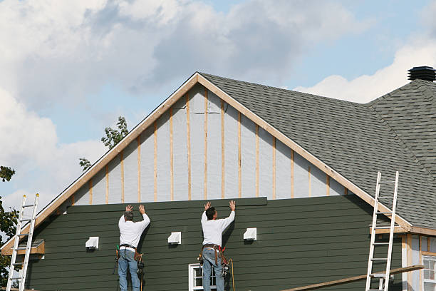 Professional Siding Contractor technician working in Hanover Park, IL